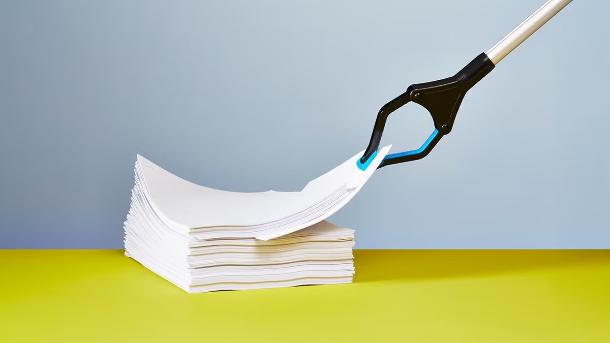 When AI Makes Teams More Productive and Less Effective